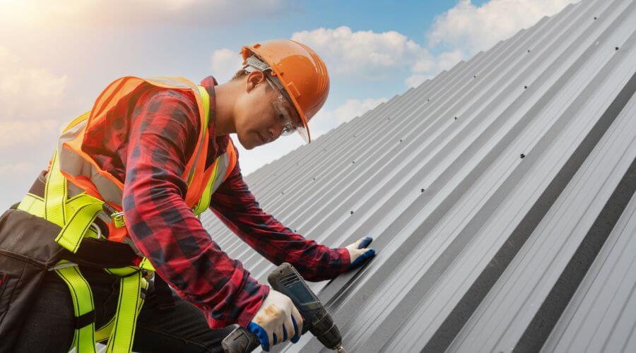 Professional metal roof installation in Smithville, TX